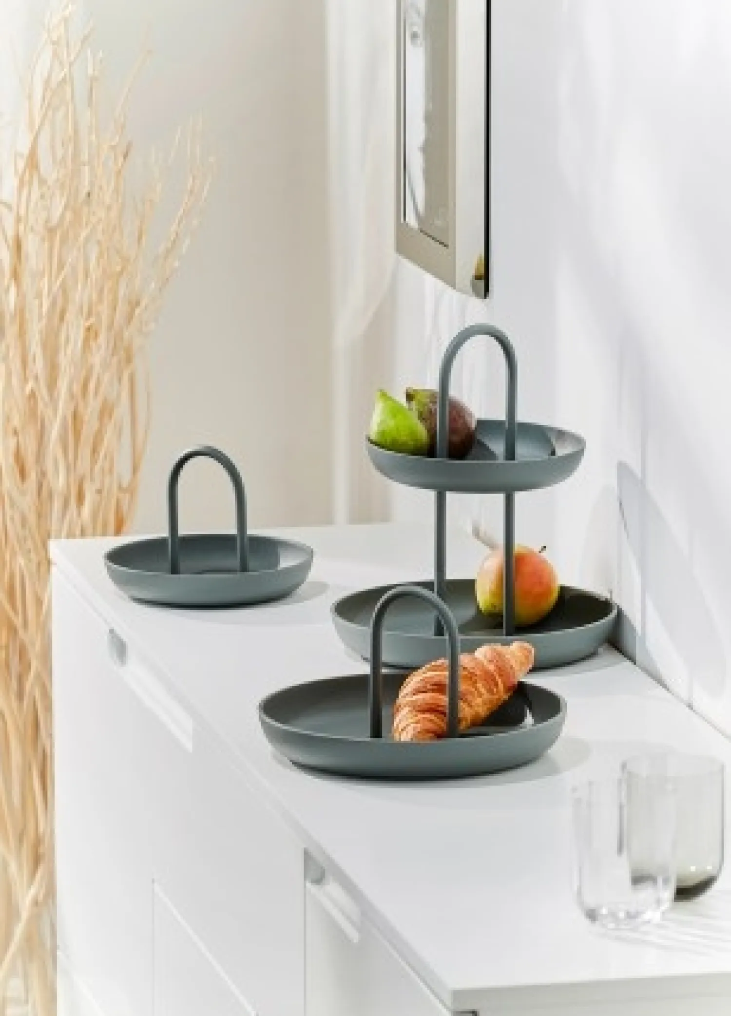 - Piatto plate w/handle, L*Philippi