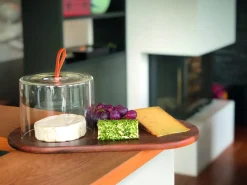 - Walnut cheese board with glass cover*Philippi Best