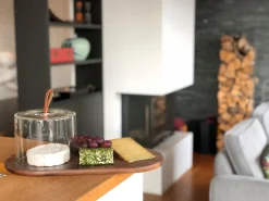 - Walnut cheese board with glass cover*Philippi Best