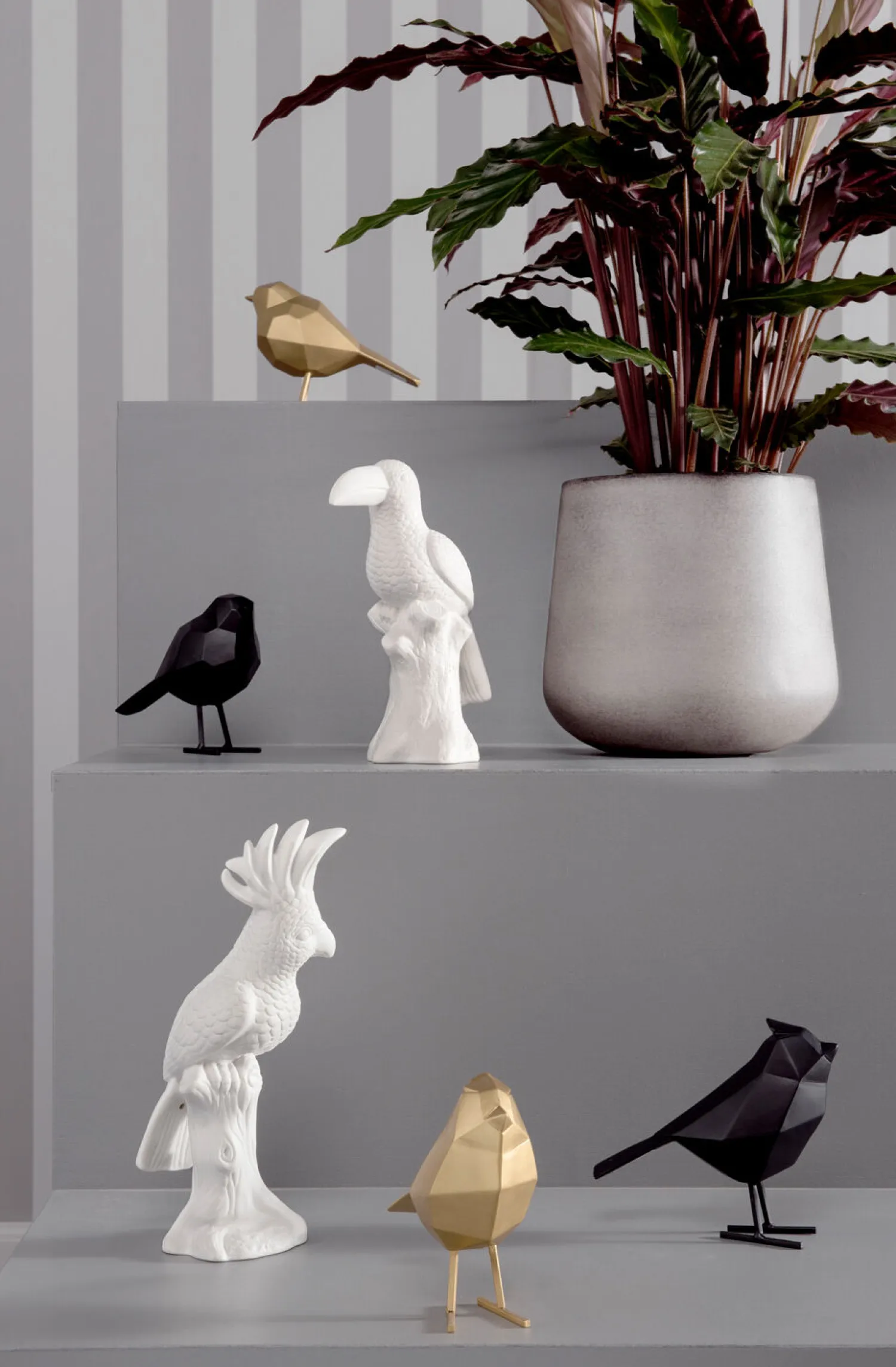 - Statue Origami bird small polyresin matt black*Present time Clearance