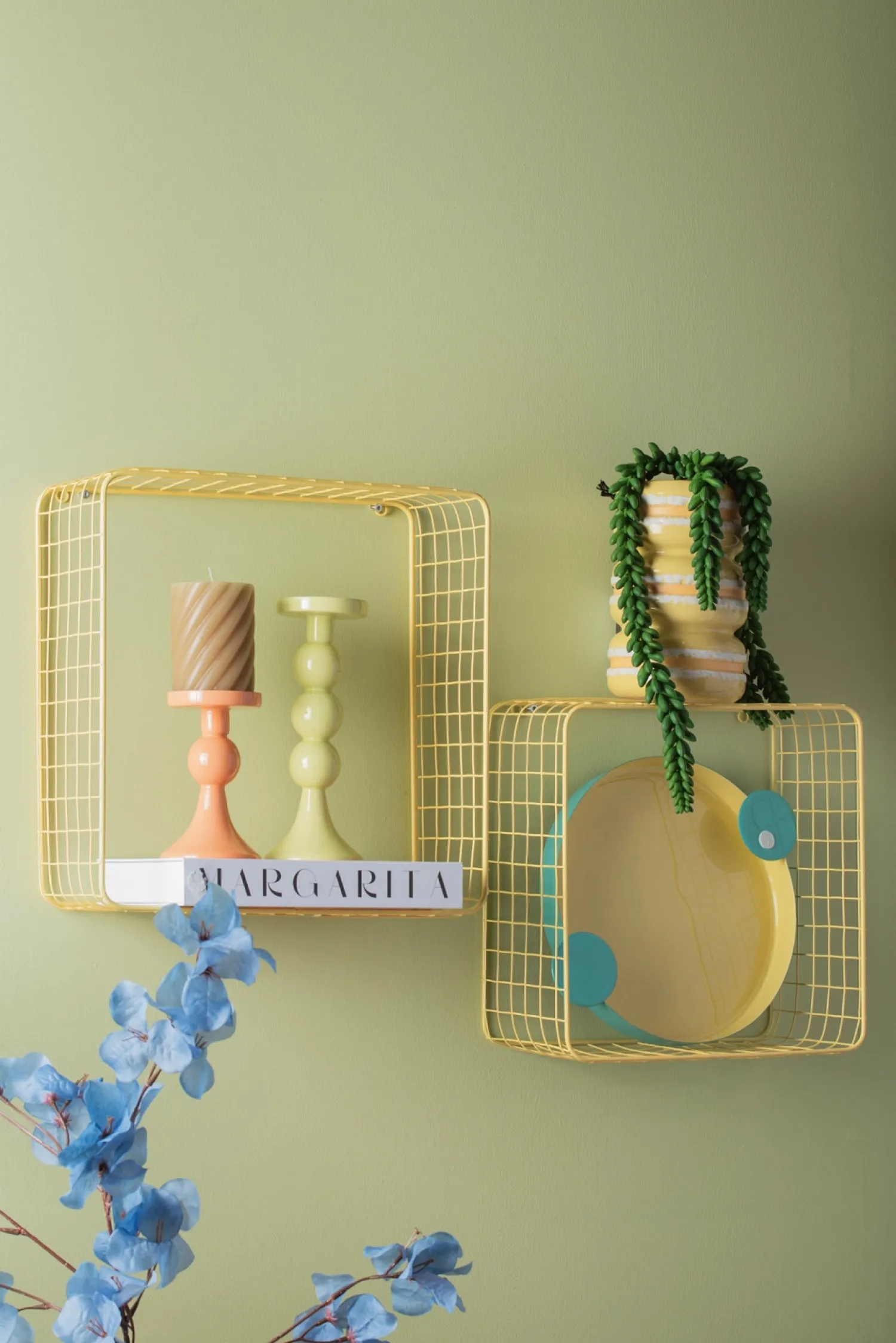 - Vase Macaron soft yellow*Present time New