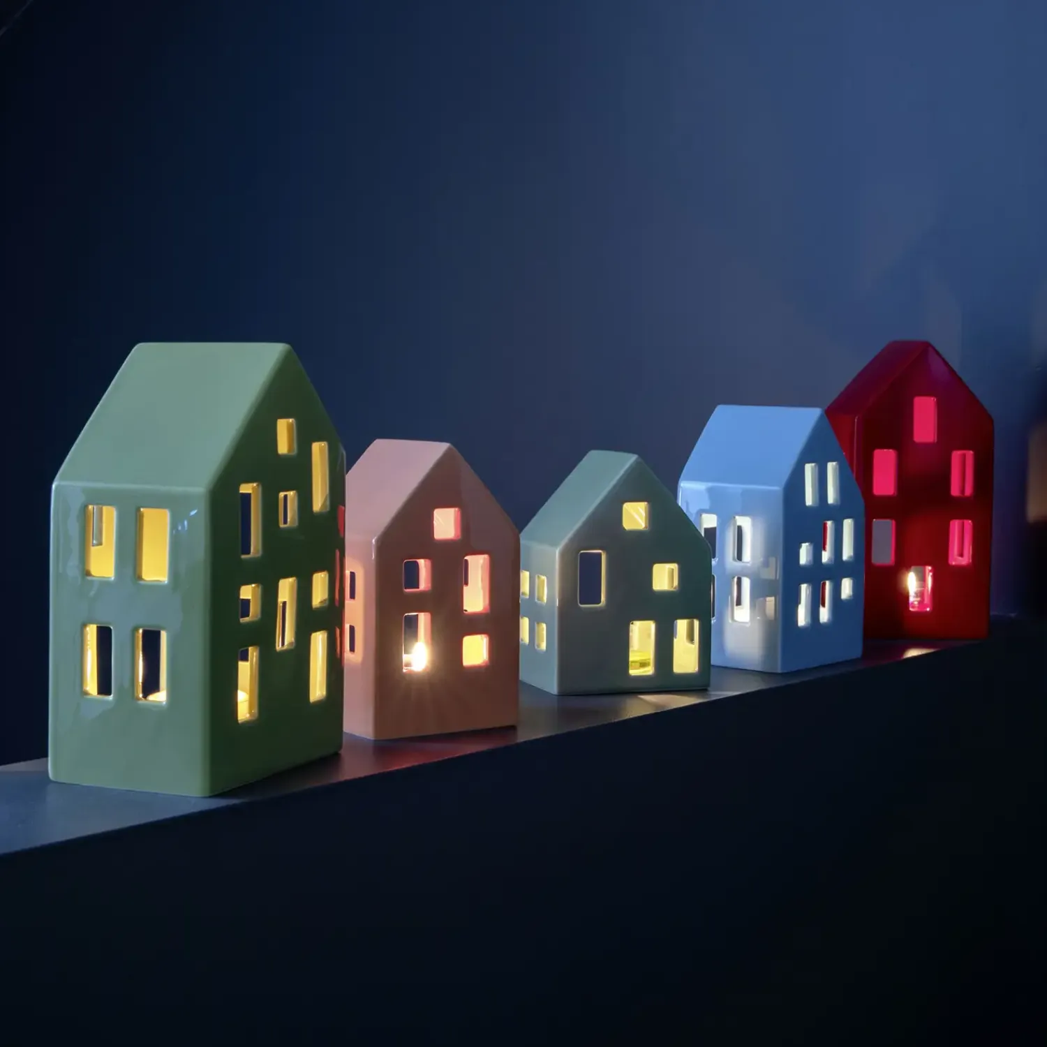 - Fyrfadslys hus - Nyhavn 'red'^REMEMBER New