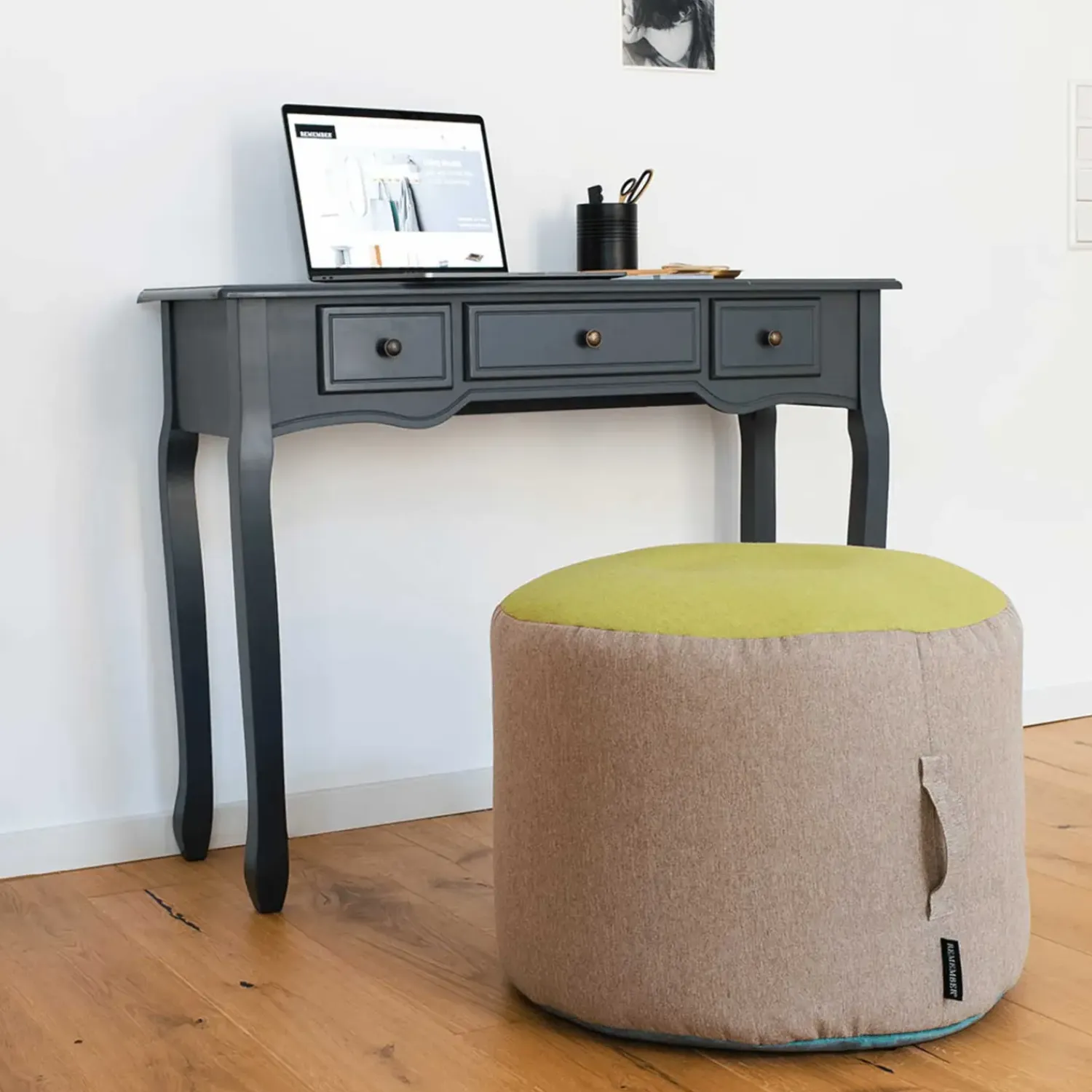 - Puf - Sand^REMEMBER Hot