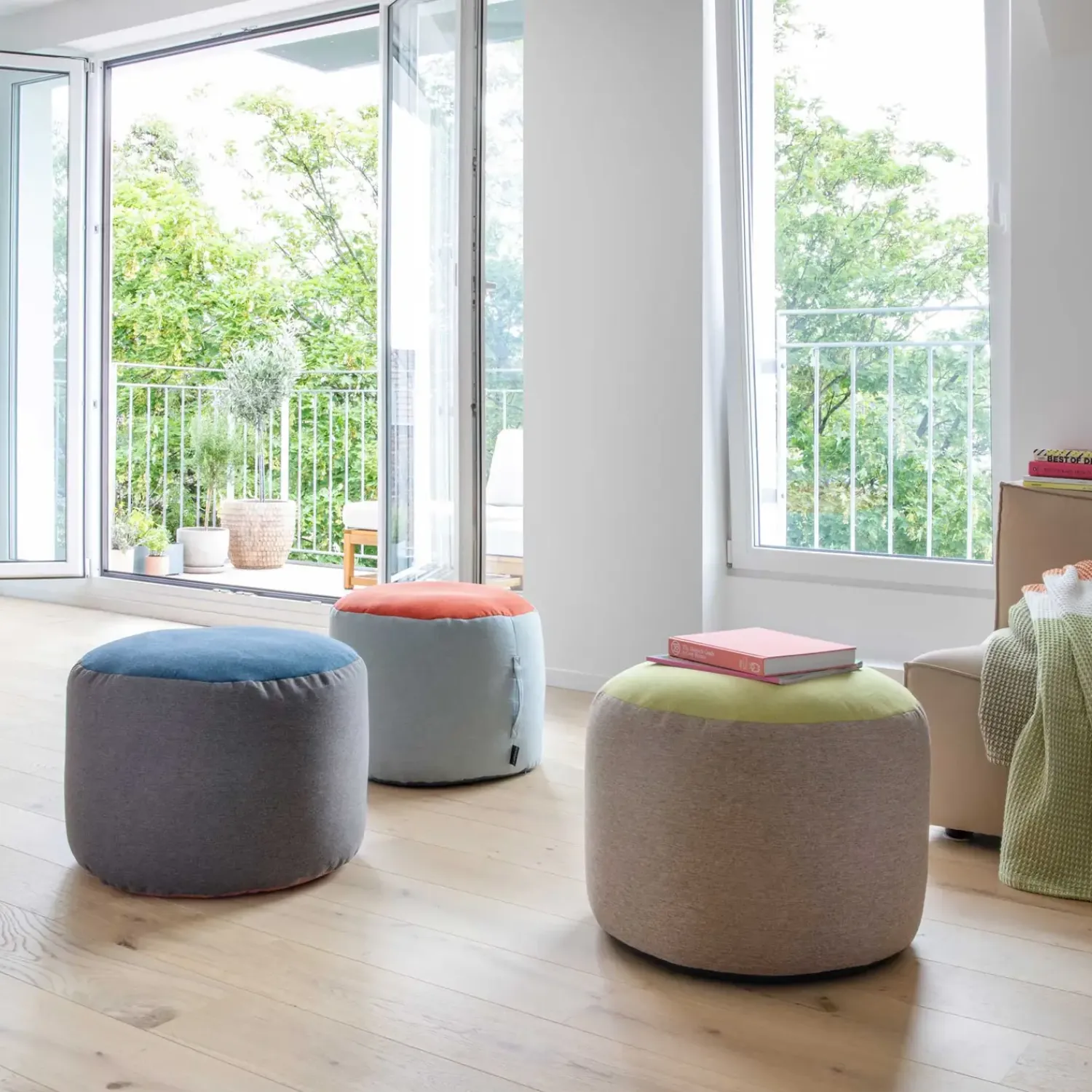 - Puf - Sand^REMEMBER Hot