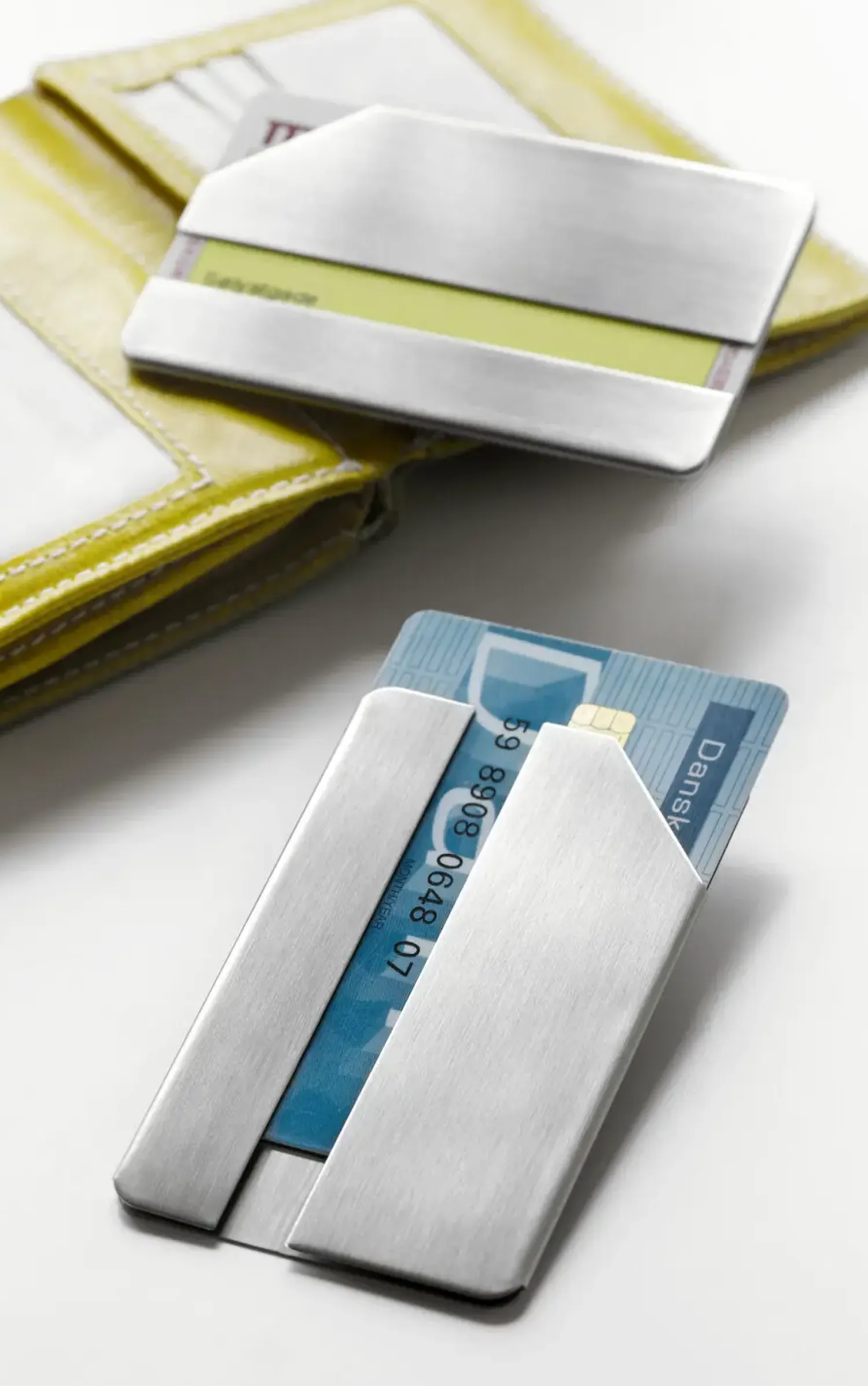 - KREDITKORTHOLDER I GAVEÆSKE^Steel Function