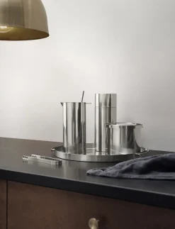 - Arne Jacobsen serveringsbakke Ø 33,5 cm stål*Stelton Outlet