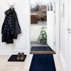 - Løber/Smudsmåtte - Dots - Mørkeblå - 67x200 cm*Tica Copenhagen Hot