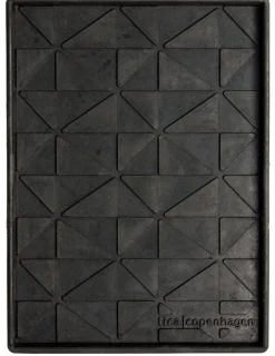 - Skobakke - Graphic - Small - L: 38 cm. B: 28 cm.*Tica Copenhagen Outlet