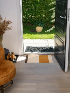 - Smudsmåtte - Stripes Horizon - Ivory-Dijon-Brown - 67x120 cm*Tica Copenhagen Online