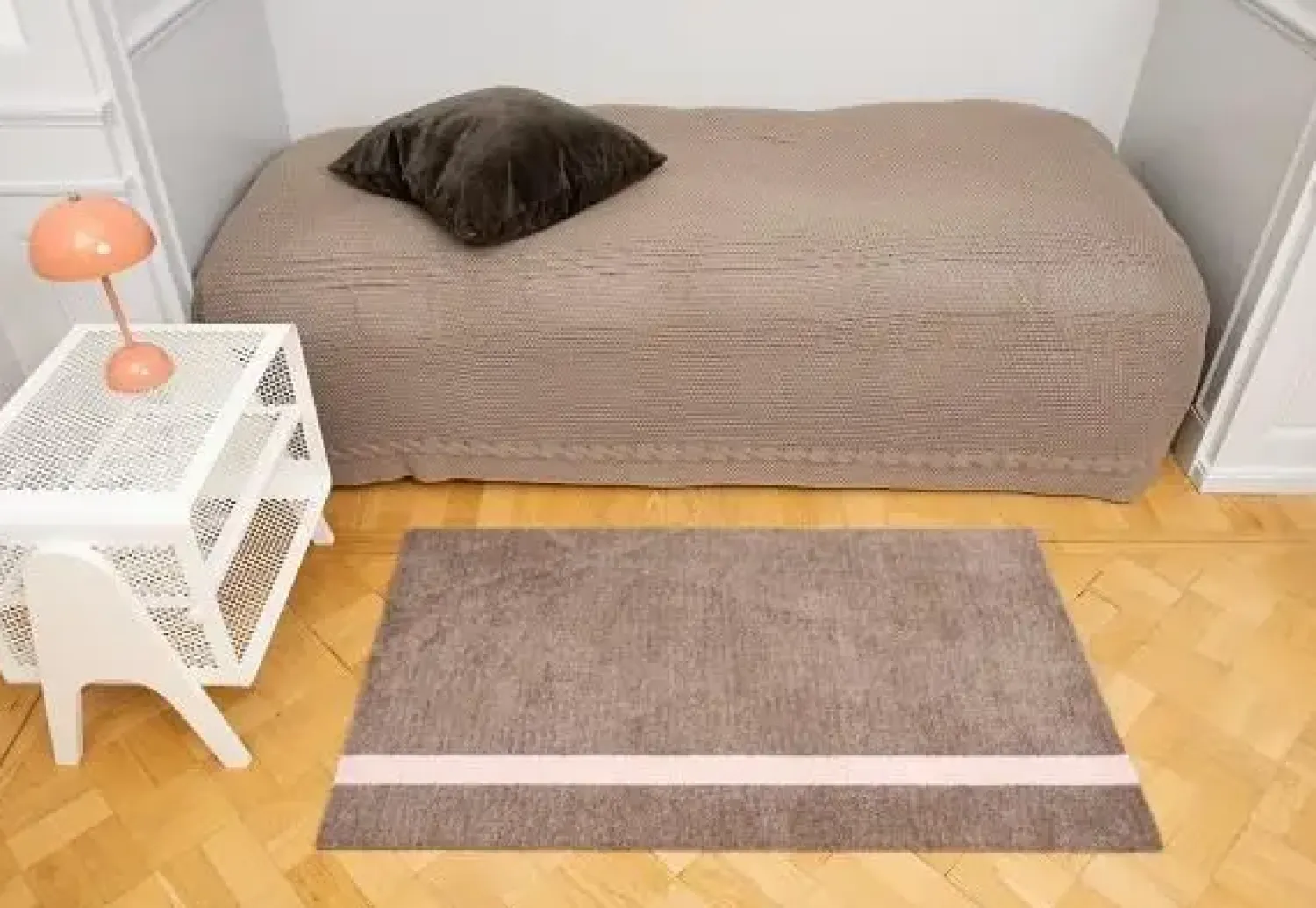 - Smudsmåtte - Stripes Vertical - Sand/Lyserød - 67x120 cm*Tica Copenhagen Sale