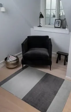 - Smudsmåtte - Stripes Horizon - Steelgrey/Lysegrå - 90x200 cm*Tica Copenhagen Best