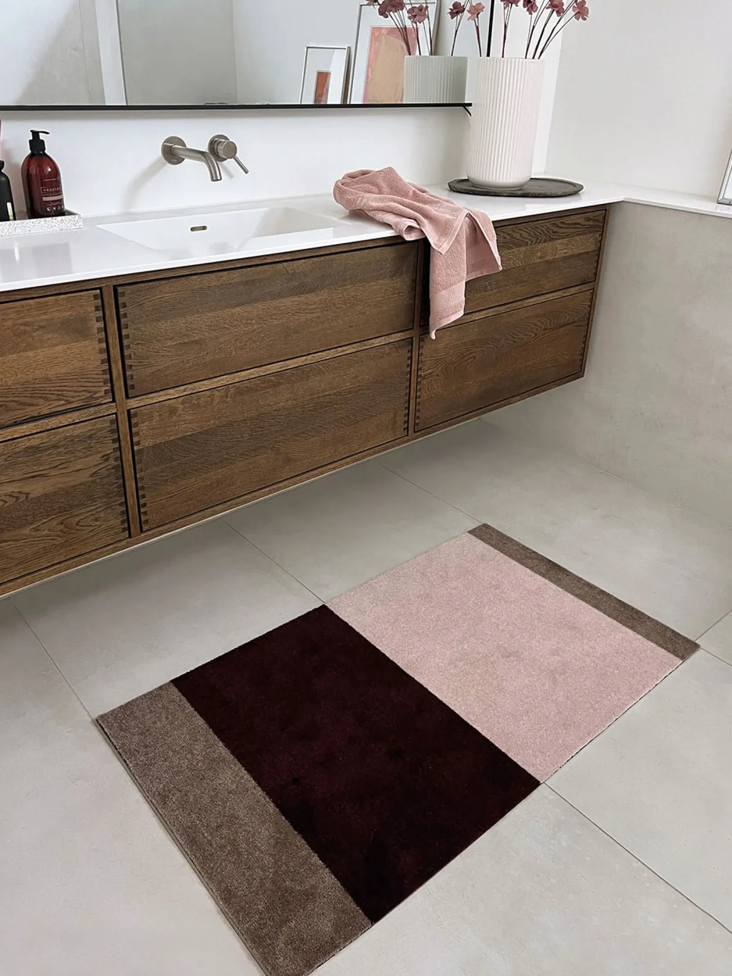 - Smudsmåtte - Stripes Horizon - Bordeaux/Rose/Sand - 40x60 cm*Tica Copenhagen Hot