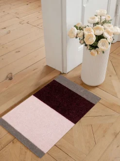 - Smudsmåtte - Stripes Horizon - Bordeaux/Rose/Sand - 40x60 cm*Tica Copenhagen Hot