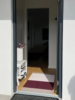 - Smudsmåtte - Stripes Horizon - Bordeaux/Rose/Sand - 40x60 cm*Tica Copenhagen Hot