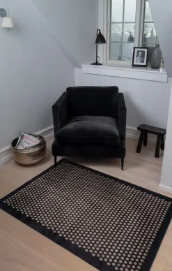 - Smudsmåtte - Dots - Sort/Sand - 90x130 cm*Tica Copenhagen Discount