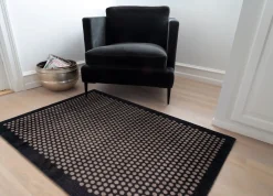 - Smudsmåtte - Dots - Sort/Sand - 90x130 cm*Tica Copenhagen Discount