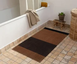 - Smudsmåtte - Stripes Horizon - Cognac/Dark Brown/Black - 90x200 cm^Tica Copenhagen Best