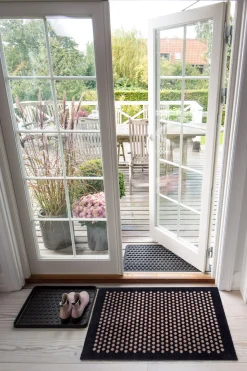 - Smudsmåtte - Dots - Sort/Sand - 60x90 cm*Tica Copenhagen New