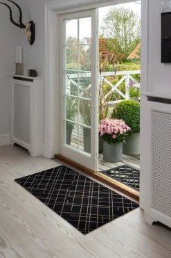 - Smudsmåtte - Lines - Sort/Sand - 67x120 cm^Tica Copenhagen Hot