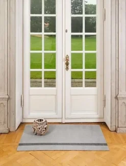 - Smudsmåtte - Stripes Vertical - Lysegrå/Steelgrey - 67x120 cm*Tica Copenhagen Sale