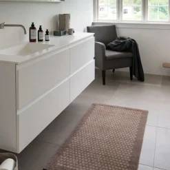 - Smudsmåtte - Dots - Sand/beige - 67x120 cm*Tica Copenhagen Hot