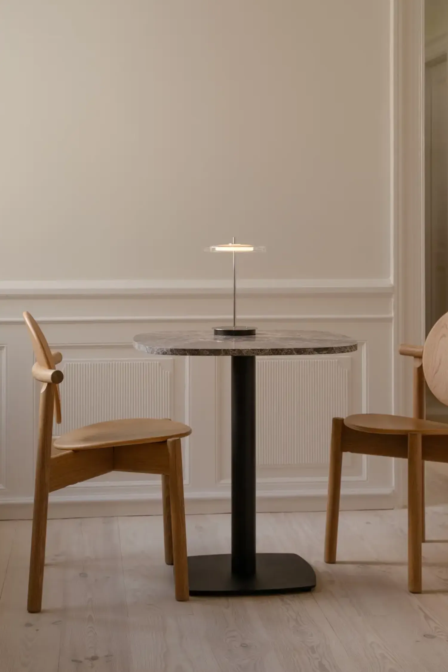 - Bordlampe - Asteria Move - Glas/stål - Ø20 cm*Umage Online