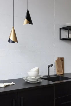 - Lampe - Cornet - Sort/messing - Ø13,4 cm^Umage Discount