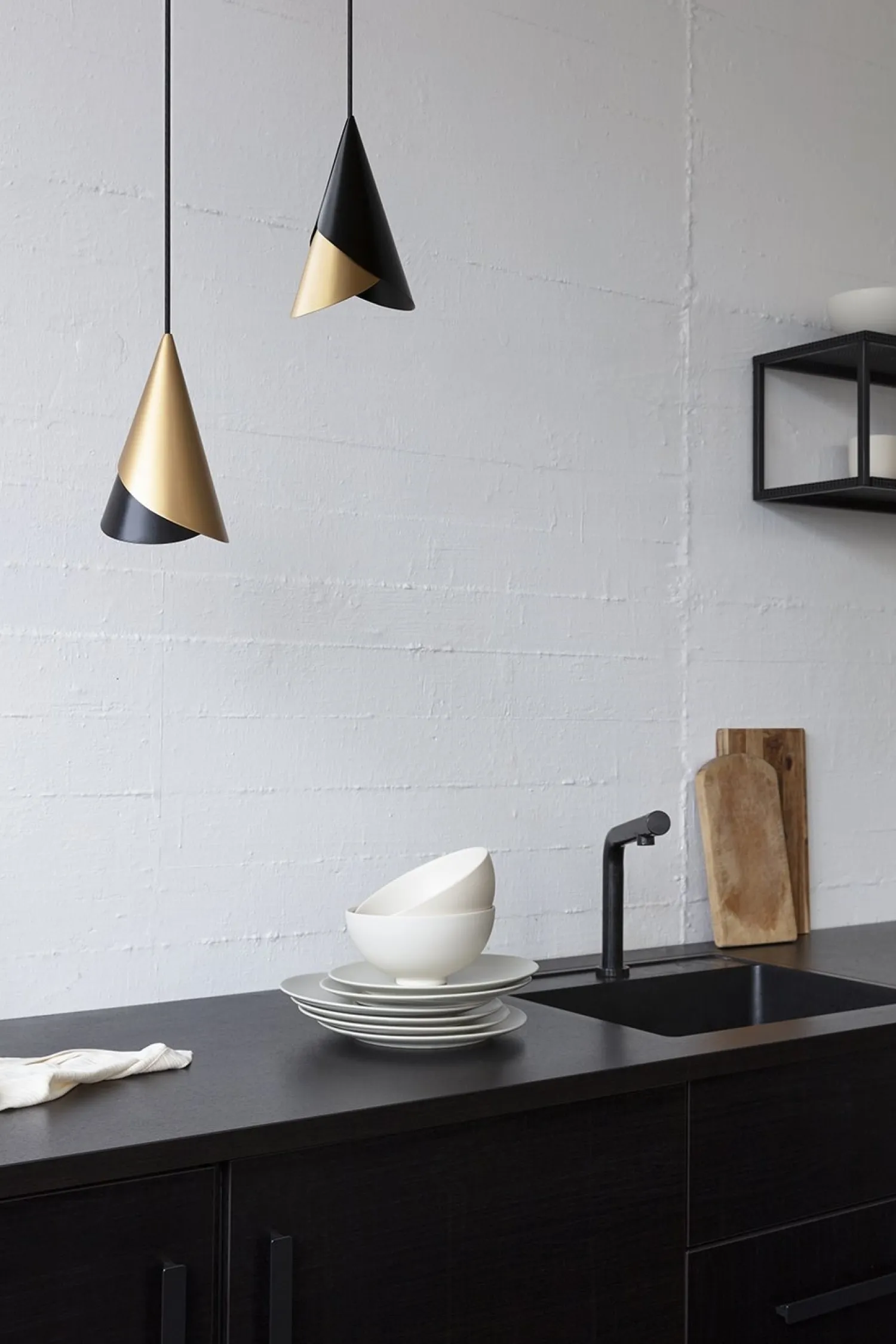 - Lampe - Cornet - Sort/messing - Ø13,4 cm^Umage Discount