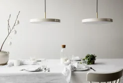 - Pendel - Asteria - Sort top/Hvid - Pearl white - Mini Ø31 cm*Umage Outlet