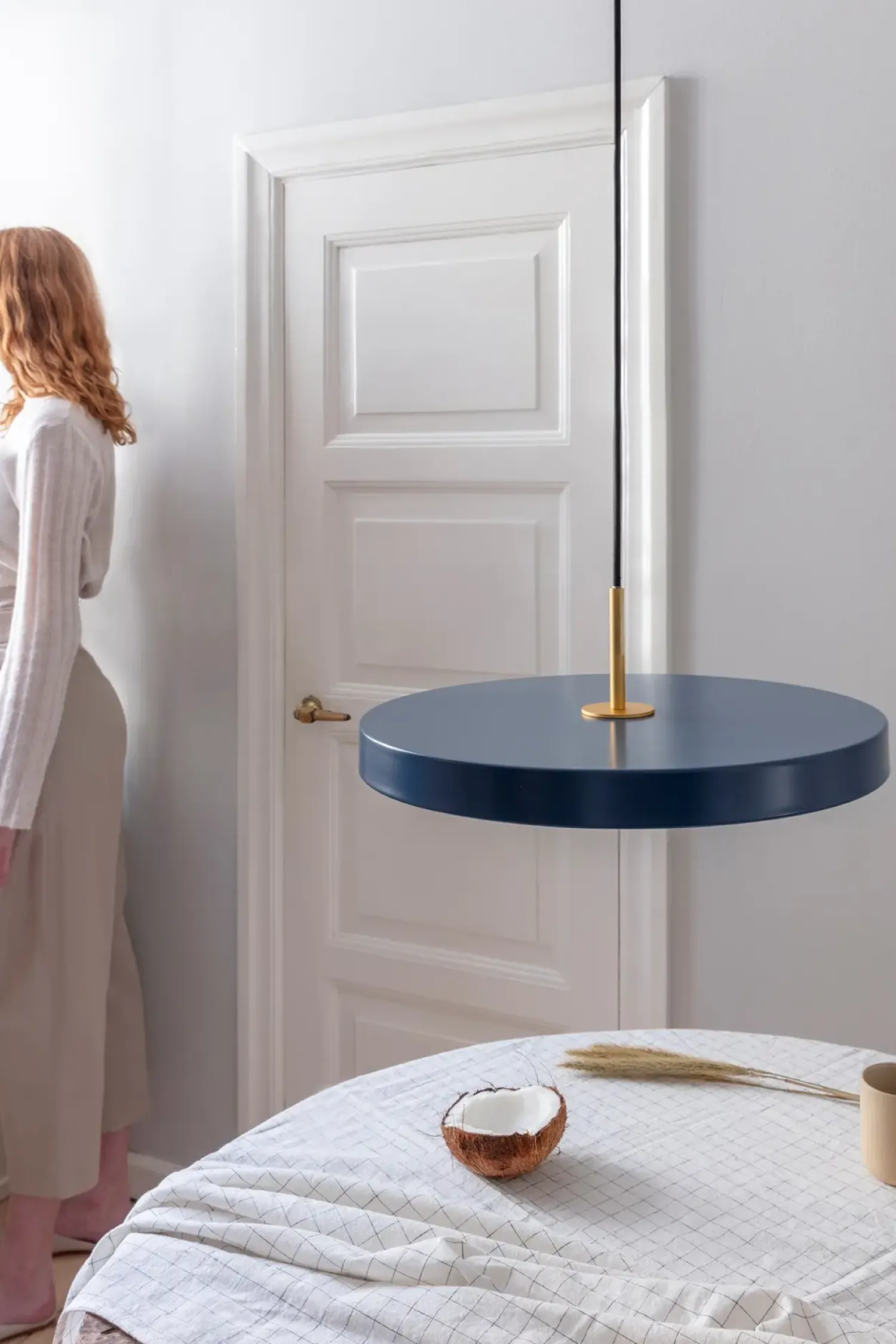 - Pendel m/ messingtop - Asteria - Petrol blue - Medium Ø43 cm*Umage Sale