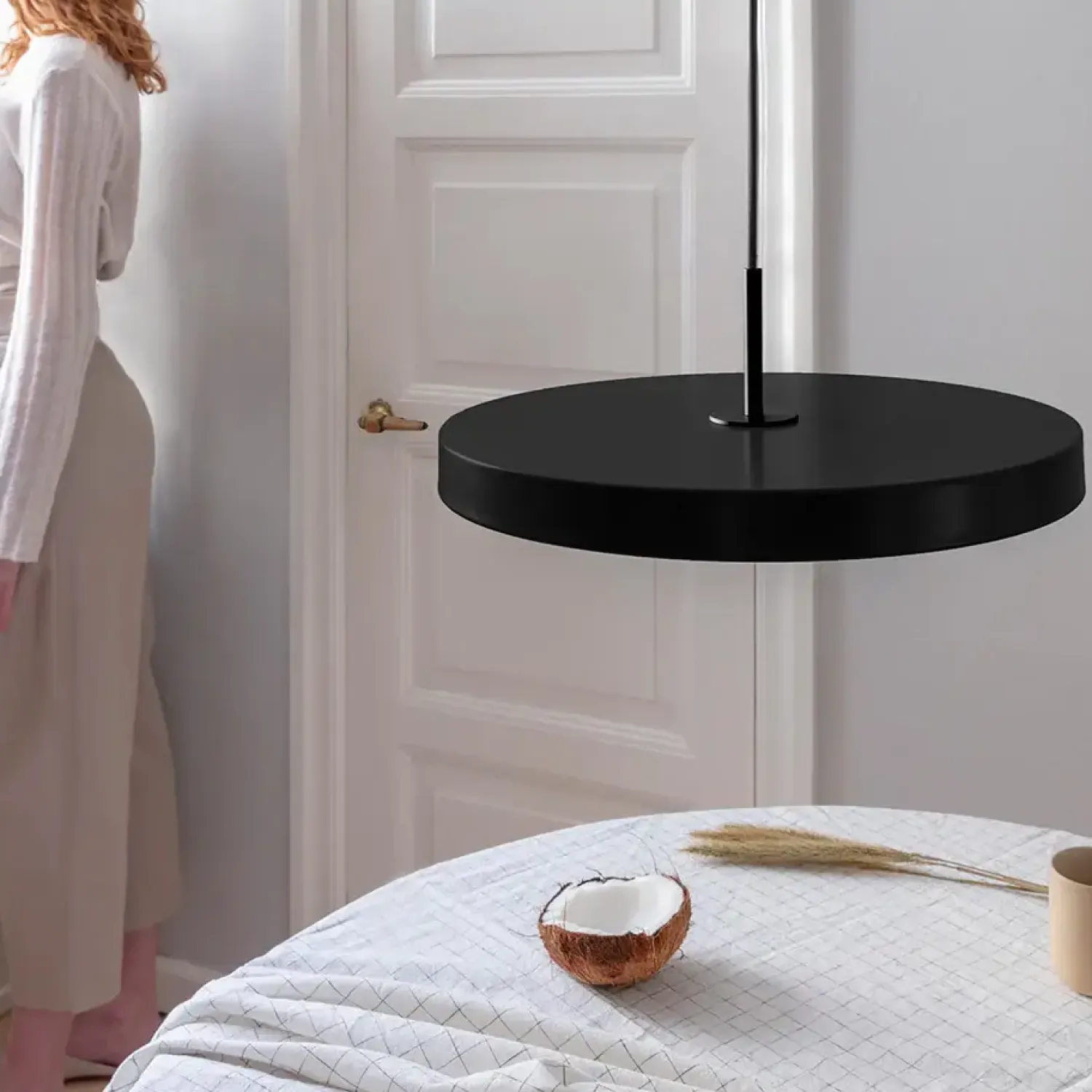 - Pendel m/ sort top - Asteria - Black - Medium Ø43 cm*Umage Sale