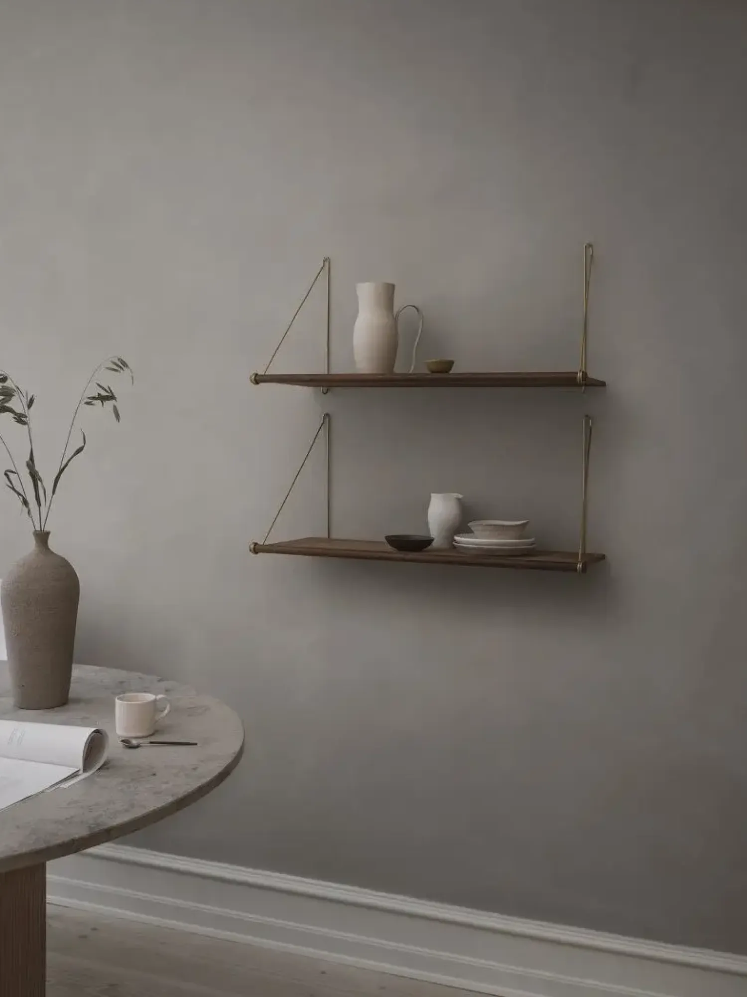 - Hylde - Loop Shelf - røget eg/messing^We Do Wood Hot